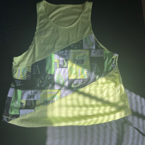 Small Nike tank - Picture 2 of 3